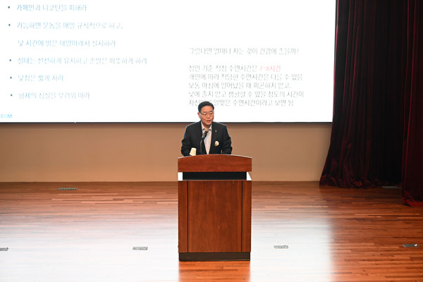 ▲ 강수현 양주시장이 5월 정기 안전보건교육 현장을 방문해 관계자들을 격려하고 있다.