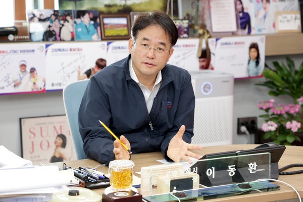 ▲ 홀트아동복지회와의 간담회에서 발언 중인 이동환 고양특례시장.