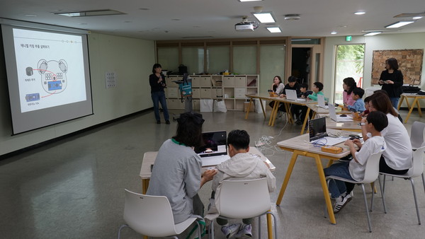 ▲ 경기도어린이박물관 프로그램 진행 사진.