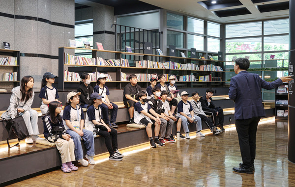 ▲ 성동구의회 ‘2024년 지방의회 체험 프로그램’ 운영 모습.