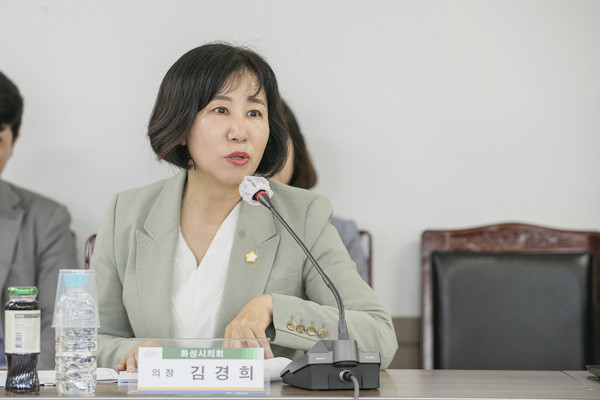 ▲ 인사말하는 화성시의회 김경희 의장.