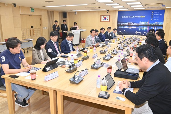 ▲ 이현재 하남시장이 하남시 유망창업기업 간담회를 주재하고 있다.