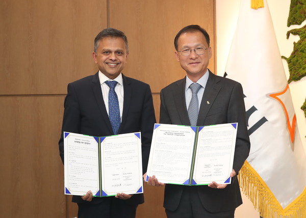 ▲ 화성도시공사와 글로벌 투자 그룹 ACUITY FUNDING 업무 협약 체결 모습.