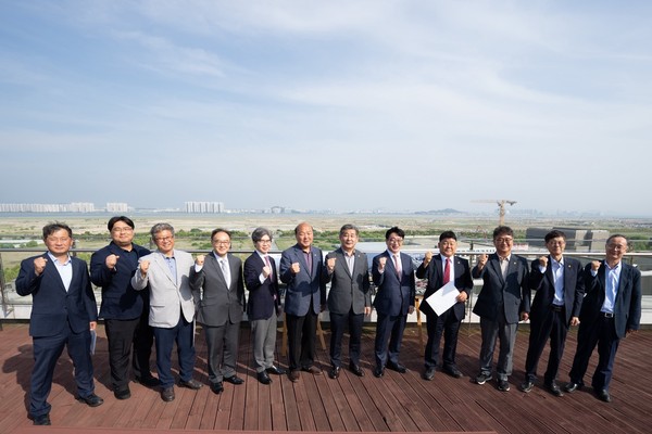 ▲ 산경위 현장시찰 기념촬영.