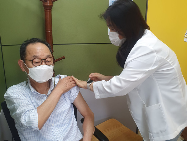 성남시는 65세 이상 어르신을 대상으로 폐렴구균 무료 예방접종 사업을 시행한다