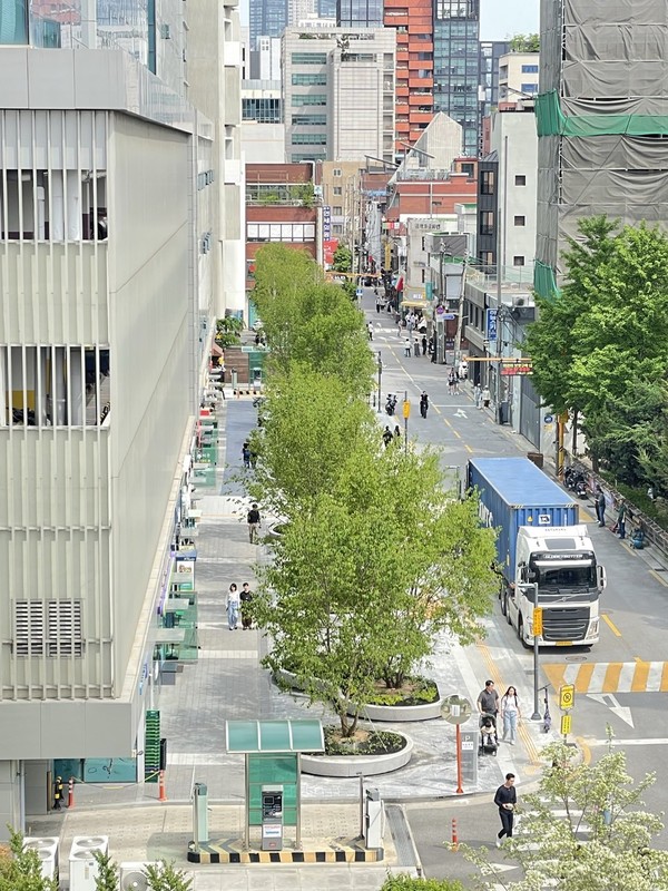 ▲ 새롭게 재단장한 현대테라스타워 공개공지 모습.
