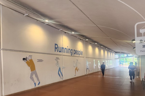 ▲ ‘달리는 사람들(Running People)’ 특별전.