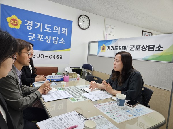 ▲ 경기도교육청 스마트기기 신규보급 학교 대상 교육계획 보고받는 최효숙 의원.