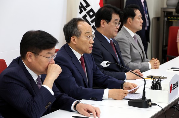 ▲ 기자간담회 갖는 추경호 원내대표. /뉴시스