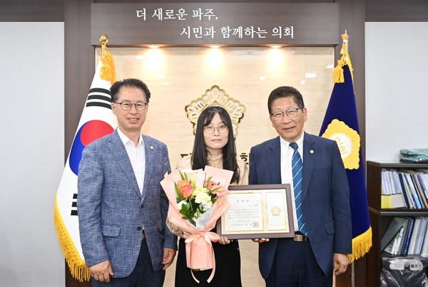 ▲ 칭찬공무원에 선정된 운정5동 정슬아 주무관.