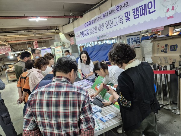 ▲ 전통시장 감염병 예방 캠페인.