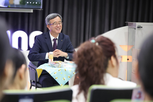 ▲ 현장 소통 나선 한국마사회 정기환 회장.