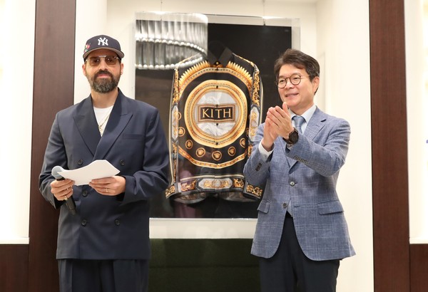 ▲ ‘키스(KITH)’창립자 로니 파이그(Ronnie Fieg, 사진 왼쪽)와 정원오 성동구청장(사진 오른쪽).