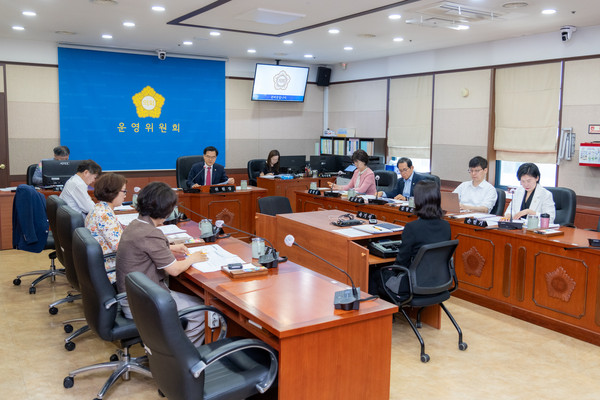 ▲ 강남구의회는 폐회 중인 4일 운영위원회를 열어 오는 6월 10일부터 24일까지 15일간의 일정으로 제319회 제1차 정례회를 개회하기로 의결했다.