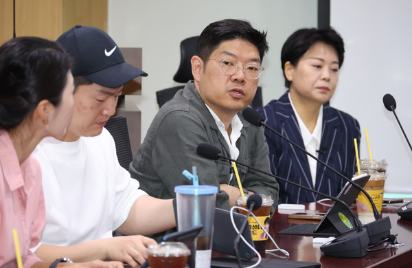 ▲ 국민의힘 3040세대 모임 ‘첫목회’ 이재영 간사가 발언하고 있다. /뉴시스