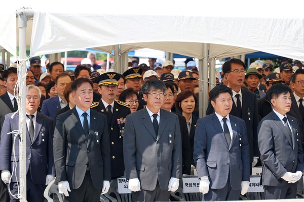 ▲ 평택시의회, 제69회 현충일 추념식 참석 모습.