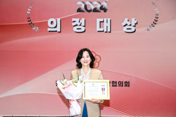 ▲ 대한민국지방의정 봉사상 수상 기념촬영 모습.