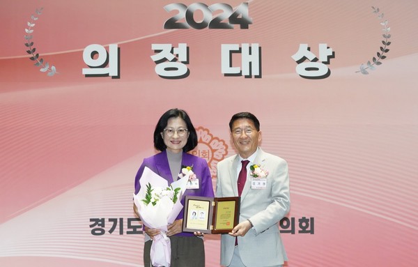 ▲ 주임록 의장 2024 의정대상 수상 기념사진.