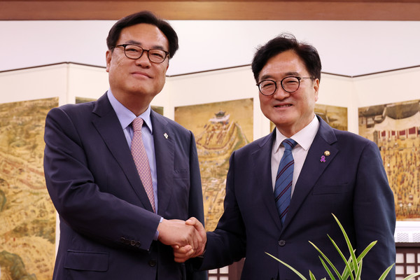 ▲ 정진석 비서실장 접견하는 우원식 의장. /뉴시스