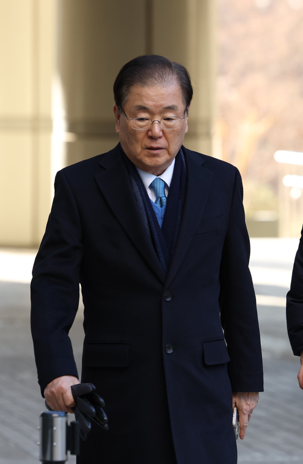▲ 정의용 전 청와대 국가안보실장이 지난 1월 8일 '탈북어민 북송' 관련 공판을 하기 위해 서울중앙지방법원으로 출석하고 있다.