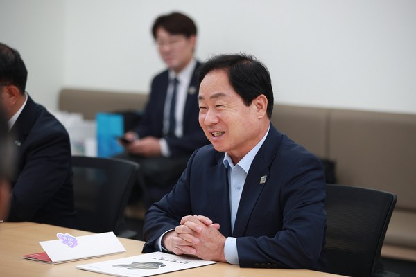 ▲ 주광덕 남양주시장이 한국팹리스산업협회와의 환담회에서 발언하고 있다.