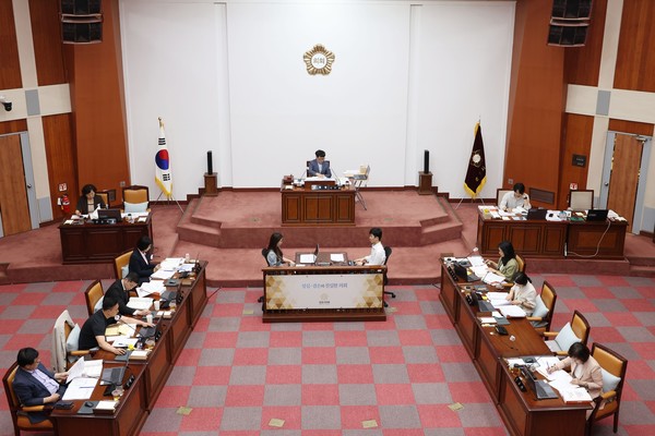▲ 군포시의회의 2024년도 군포시 행정사무감사특별위원회 현장.