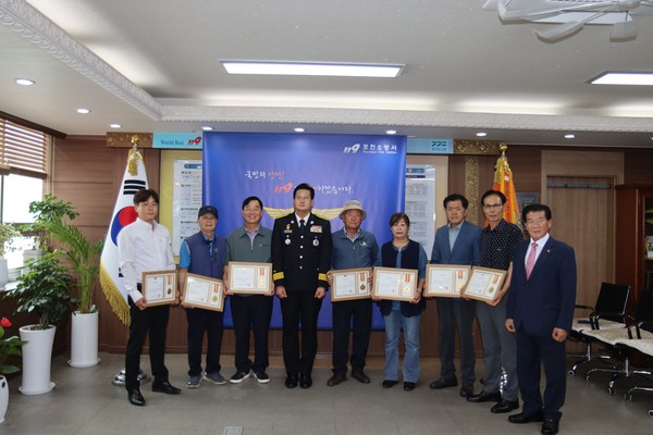 ▲ 포천소방서 화재예방 유공 어르신들 표창장 수여 모습.