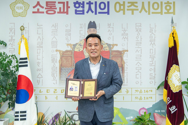 ▲ 수상 기념촬영 모습.
