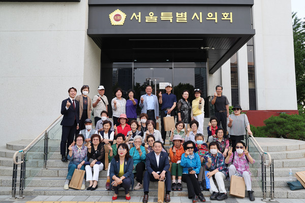 ▲ 서울시 폐교를 활용한 노인복지주택 설립이 추진된다. 초고령화 사회 목전에서 건강한 노년기를 위한 현실적 지원책으로 주목받고 있다.