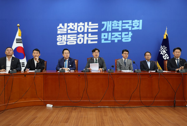 ▲ 박찬대 더불어민주당 원내대표가 13일 서울 여의도 국회에서 열린 더불어민주당 정책조정회의에서 발언하고 있다. /뉴시스