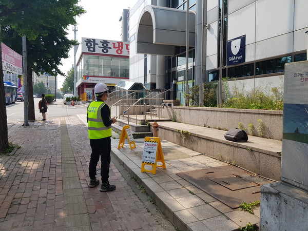 ▲ 미추홀구 풍수해 대비 옥외광고물 안전 점검 실시 모습.