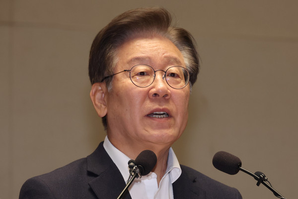 ▲ 이재명 더불어민주당 대표가 11일 오전 서울 여의도 국회에서 열린 의원총회에서 발언하고 있다. /뉴시스
