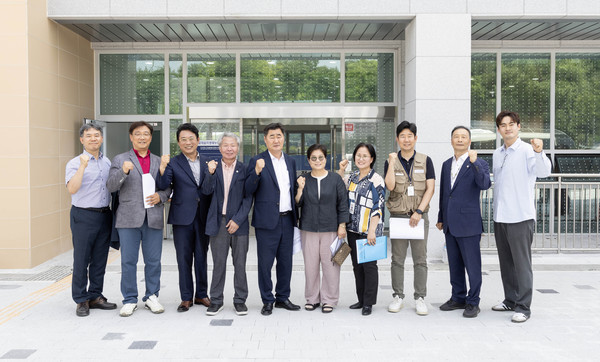 ▲ 안산시의회 도시환경위원회가 14일 제290회 제1차 정례회 행정사무감사 관련 현장활동을 실시했다.