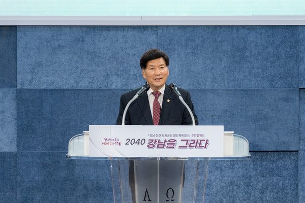 ▲ 지난 13일 제1차 주민설명회에서 인사말을 하고 있는 전인수 부의장.
