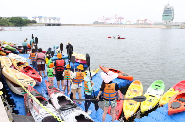 ▲ 인천 서구 '정서진 아라뱃길 카약축제' 개최 모습.
