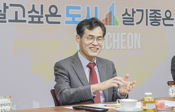 ▲ 이기재 양천구청장, 2024년 대학생 행정인턴 간담회.