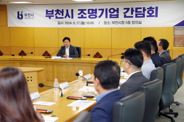 ▲ 조용익 부천시장이 부천시-키엘연구원-조명기업 간 협력을 통한 발전을 강조하고 있다.