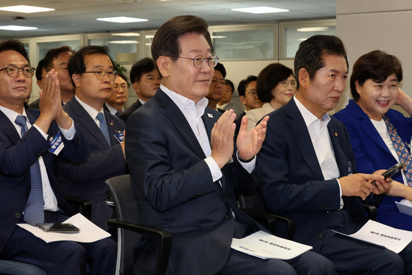▲ 이재명(가운데) 더불어민주당 대표. /뉴시스