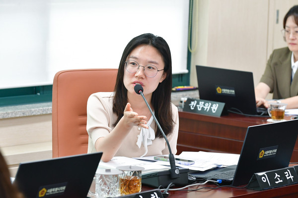 ▲ 여성가족정책실 질의하는 이소라 부위원장.