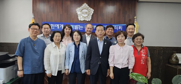 ▲ 제5기 구민감사관과 간담회 기념촬영.