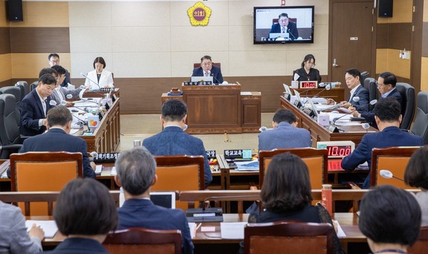 ▲ 인천시의회 교육위원회 상임위원회.