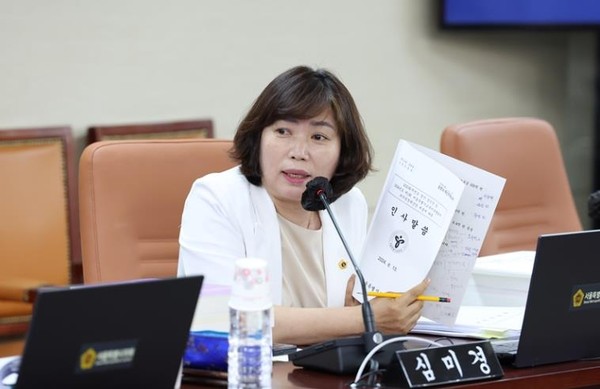 ▲ 심미경 의원 교육청 결산 질의 사진.