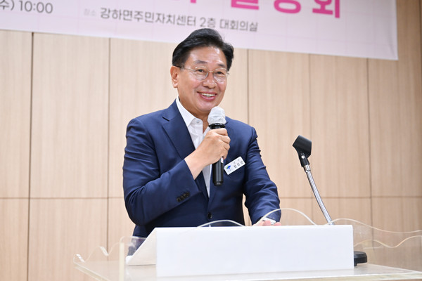 ▲ 전진선 양평군수가 찾아가는 매력양평살이 설명회에서 인사말을 하고 있다.