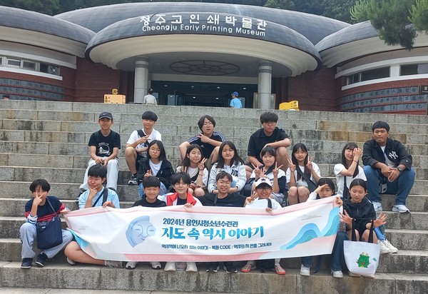 ▲ 용인시청소년수련관 지도 속 역사 이야기 참여 학생들.