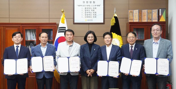 ▲ 윤리자문위원회 위촉식 기념촬영.