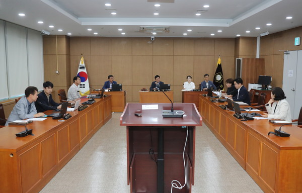 ▲ 제244회 이천시의회 제1차 정례회 폐회중 제1차 의회운영위원회.