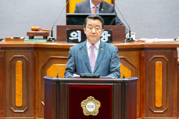 ▲ 강남구의회 윤석민 의원이 제319회 제1차 정례회에서 5분 발언을 하고 있다.