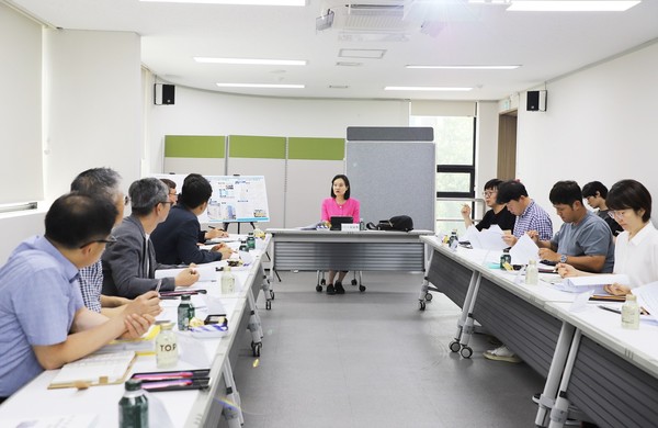 ▲ 광명도시공사와 지역 국회의원이 광명시 개발사업의 발전을 위한 협력방안을 논의하고 있다.