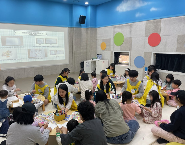 ▲ 남양주시 진접도서관 ‘책 읽어주는 풍양이들’ 프로그램 운영 모습.