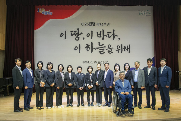 ▲ 6.25 기념식에 참석한 화성시의회 의원들.